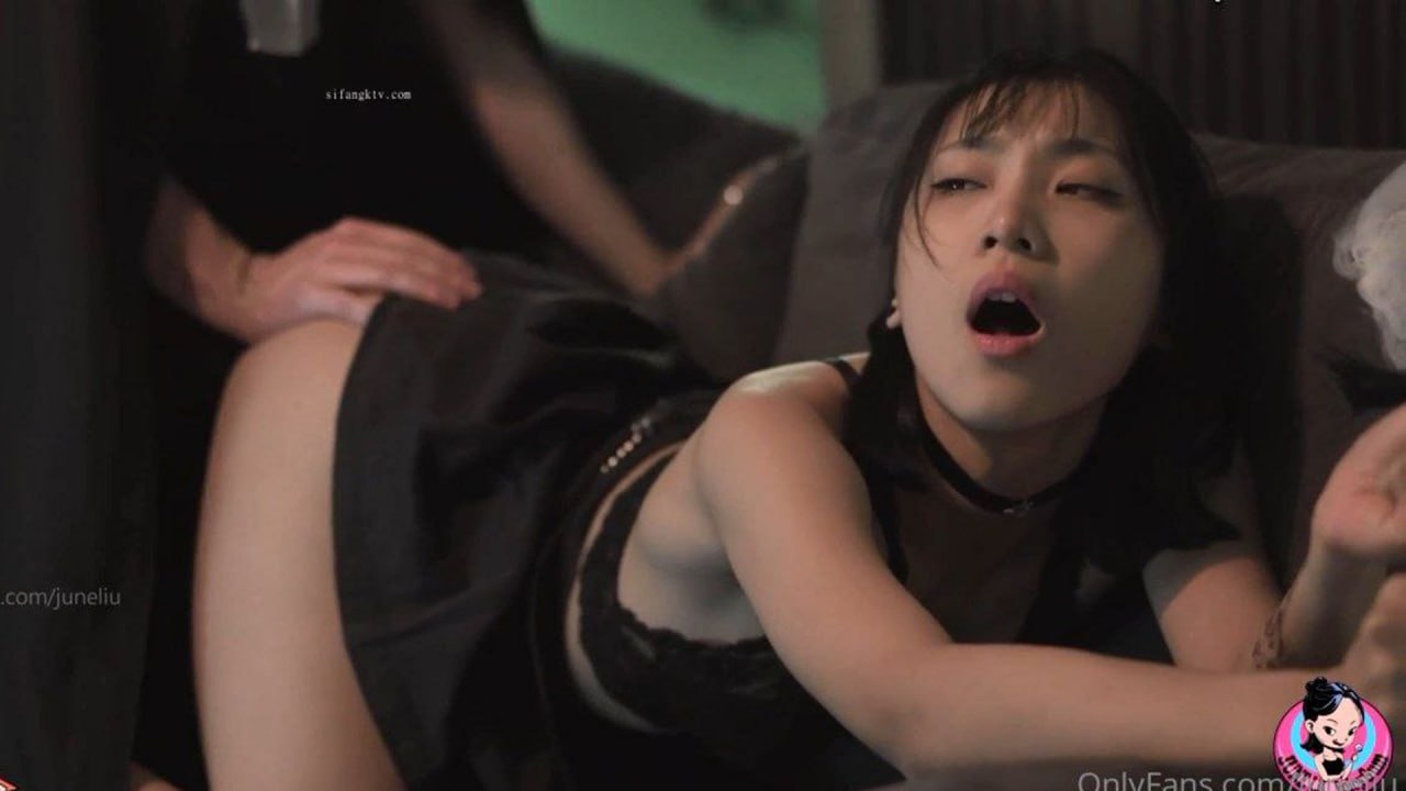 ရှော်တီအလန်းလေးကို စကပ်လှန်ပီးတီးတာ…